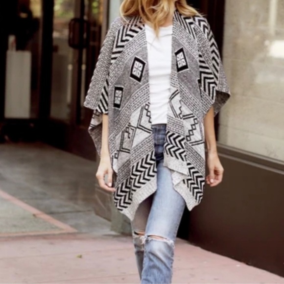 *NWT* Jetset Diaries Black and Grey Poncho OS+ - Picture 12 of 12